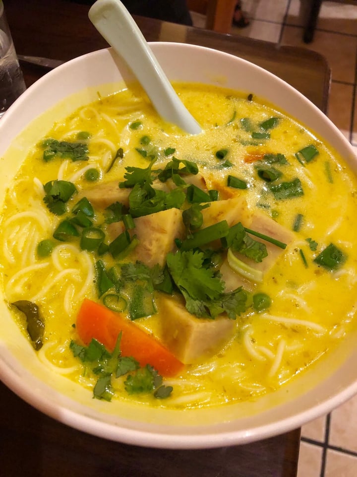 photo of Simple Joy Vegetarian Cuisine Curry Noodle Soup shared by @alohaanimalsanctuary on  29 Dec 2019 - review