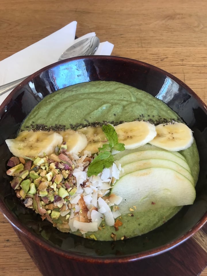 photo of Ou Meul Pinelands Green smoothie Bowl shared by @leozetteroode on  12 Feb 2020 - review