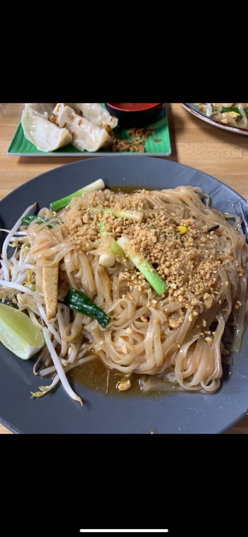 photo of Bagels & Noodles Pad Thai shared by @caseyashlyn on  22 Apr 2020 - review
