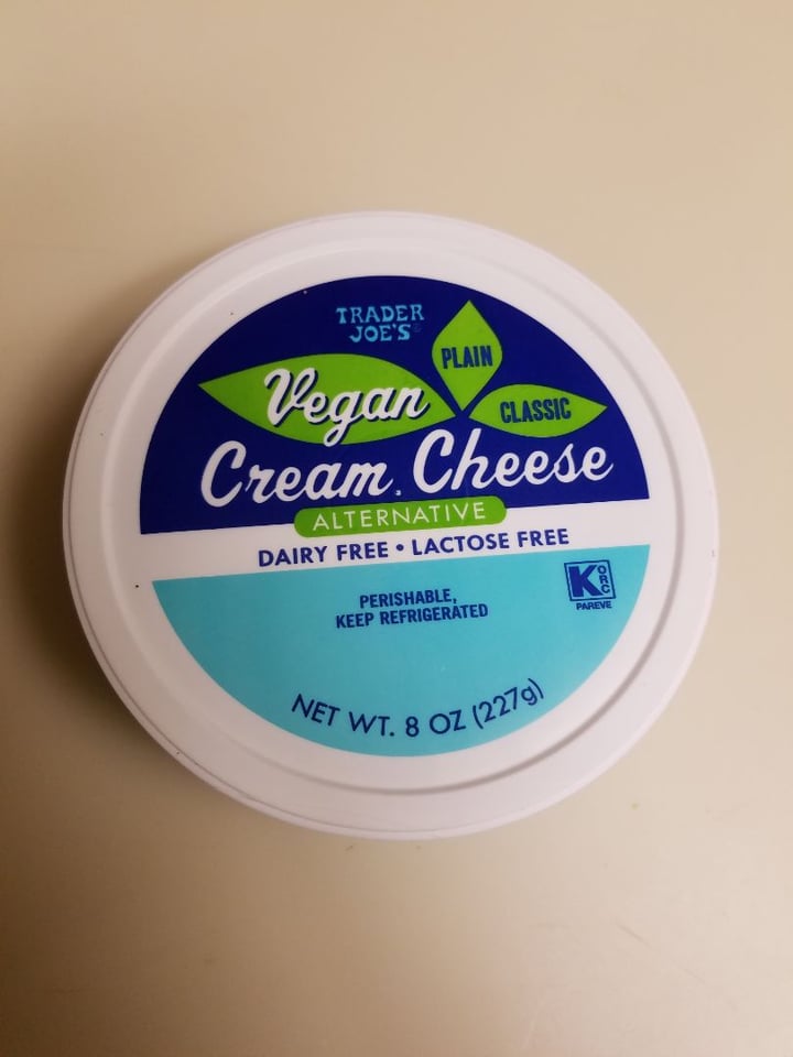 photo of Trader Joe's Vegan Plain Cream Cheese Classic shared by @missilsa on  22 Nov 2019 - review