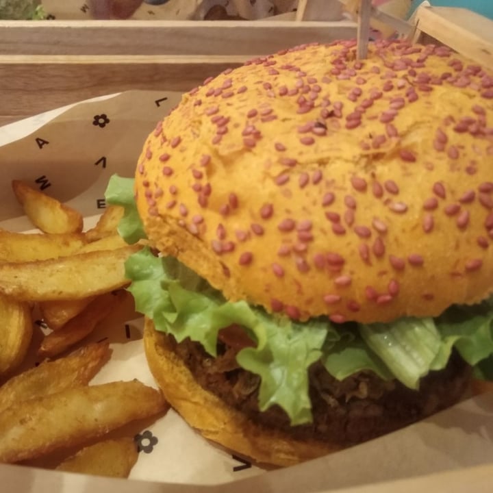 photo of Flower Burger Hercules shared by @saralenzisara on  14 Nov 2022 - review
