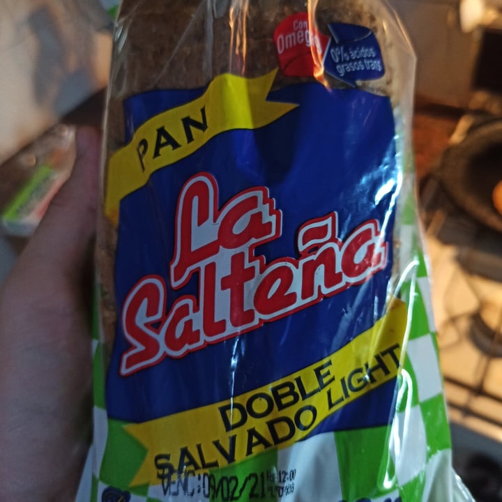 photo of La Salteña pan doble salvado light shared by @diegokero on  31 Jan 2021 - review