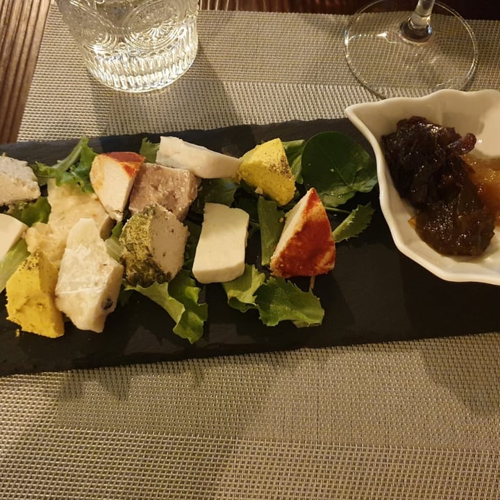 review photo of Il Pangolino - Vegan Bistrot Tagliere Di Formaggi shared by @caro212 on 18 Feb 2022 - review