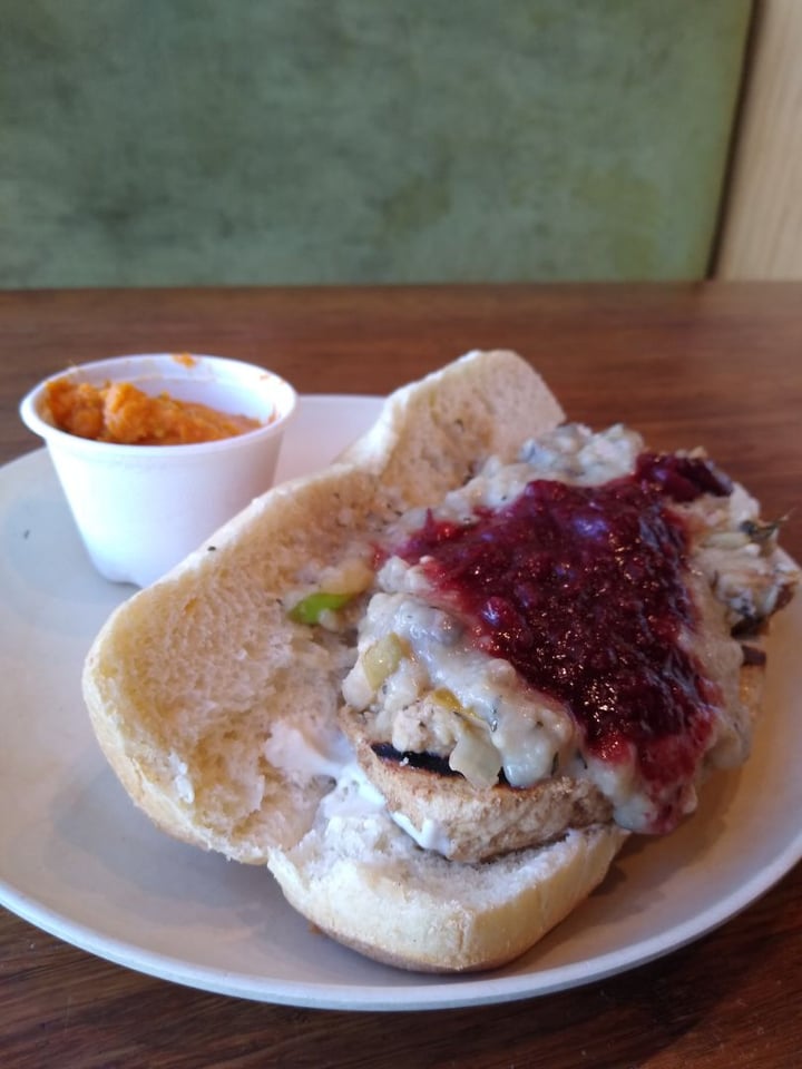 photo of Veggie Grill Turkey Dinner Sandwich shared by @lmop on  25 Nov 2019 - review