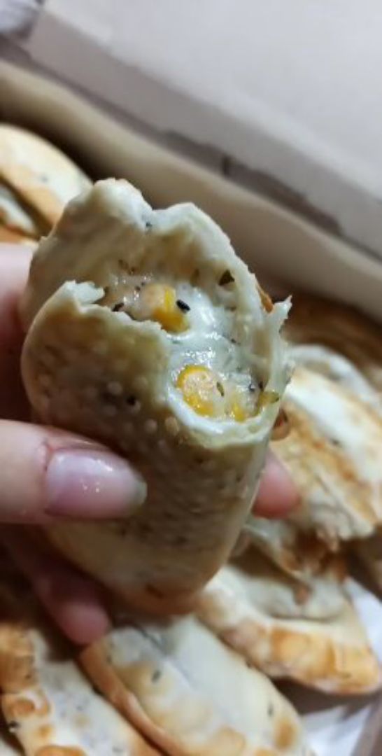 review photo of Empanadas de 10 Empanadas De Queso, Choclo Y Cebolla shared by @luzcee on 29 Mar 2020 - review
