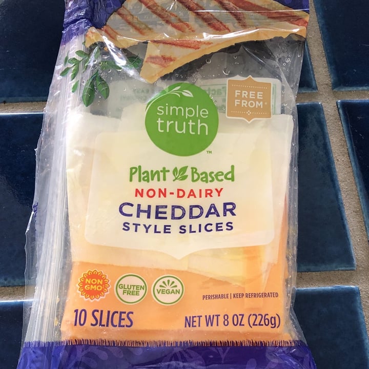 review photo of Simple Truth Plant Based Non-dairy Cheddar Style Slices shared by @luxevegan on 03 Jun 2022 - review