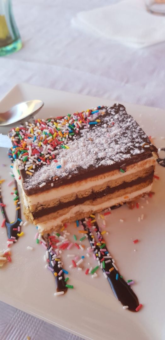 photo of Aloe-Restaurante Vegetariano y Vegano Tarta de tres chocolates shared by @pauterr on  26 Aug 2019 - review