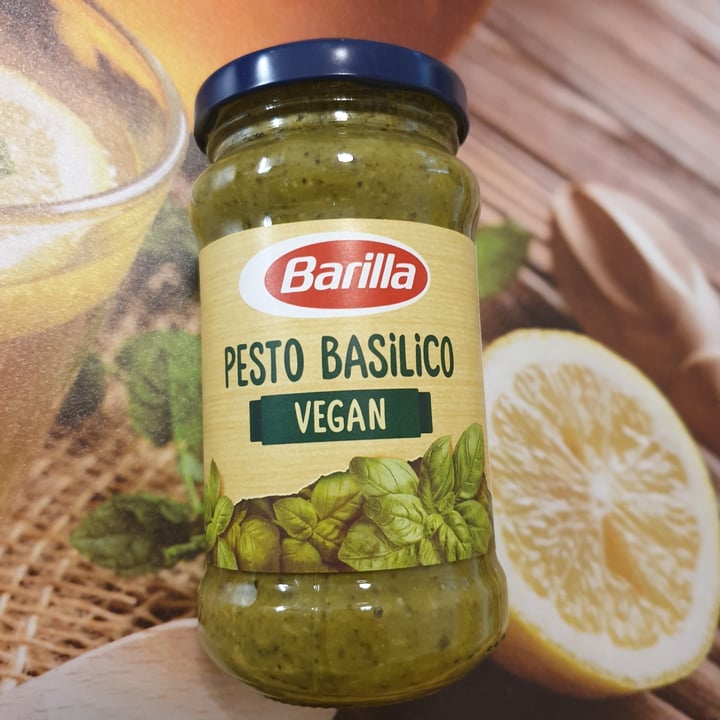 photo of Barilla Pesto Basilico Vegan shared by @fellfromclear on  08 Jan 2021 - review