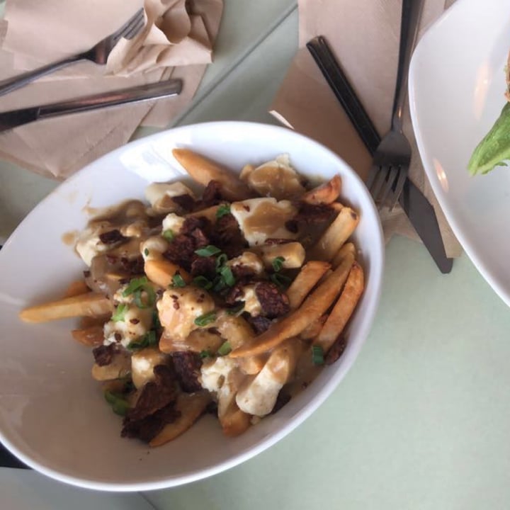 review photo of Strong Hearts Cafe Poutine shared by @kenms on 07 Feb 2022 - review