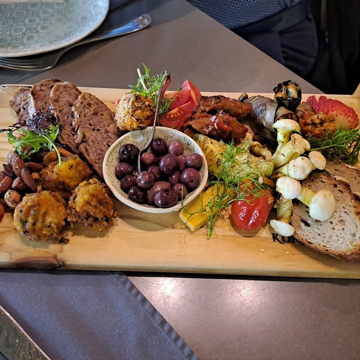 photo of Kunjani Wines Vegan Platter for 2 shared by @thecuriousamateur on  04 Jul 2022 - review