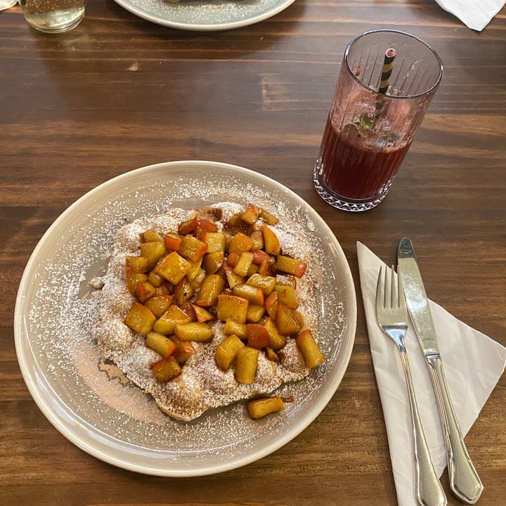 review photo of Cafe Harmony Bubble Waffle (Bratapfel) shared by @liki181 on 23 Jun 2022 - review