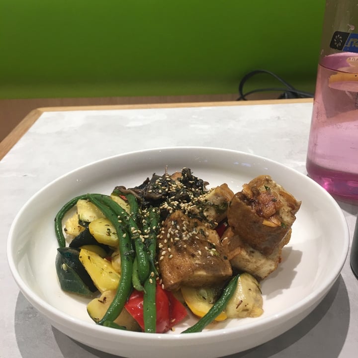 review photo of Toss & Turn Create Your Own Salad shared by @nnreb on 12 Mar 2020 - review