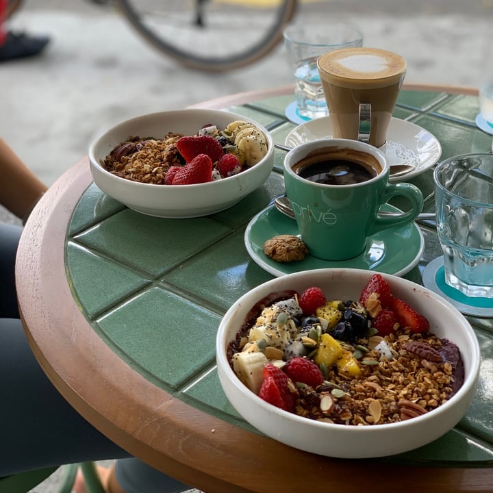photo of Privé Tiong Bahru Awesome Acai Bowl shared by @yunebblue on  06 Apr 2021 - review