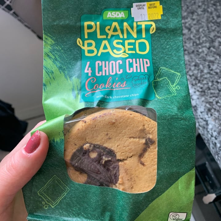 photo of Asda Plant Based  Chocolate chip cookies shared by @laradoran on  13 Mar 2022 - review