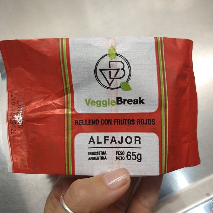photo of Veggie Break Alfajor Vegano Relleno De Frutos Rojos shared by @marianveg on  21 Jul 2022 - review
