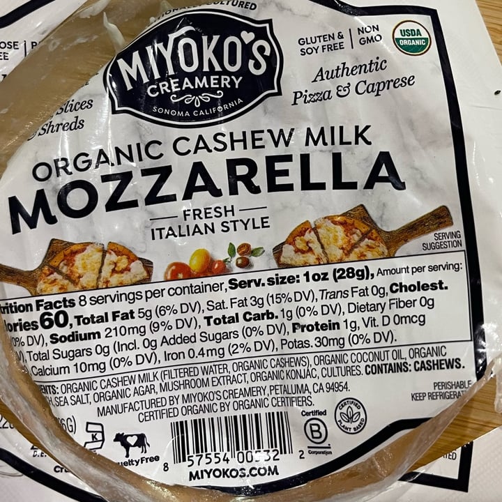 photo of Miyoko's Creamery Organic Cashew Milk Mozzarella Fresh Italian Style shared by @mfaith on  29 Dec 2021 - review