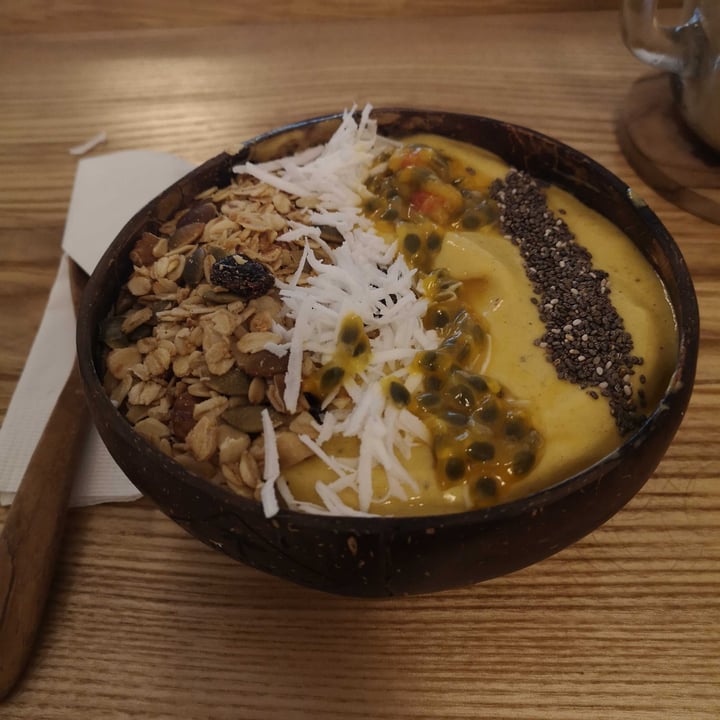 photo of iVegan Wellness Center Rise and shine smoothie bowl shared by @rachelsa on  12 Jul 2020 - review
