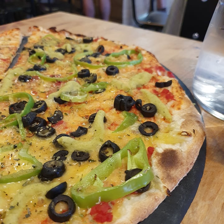 photo of Pizzeria Trozo Pizza Curry, Pimiento, Aceitunas shared by @mcn on  05 Sep 2020 - review