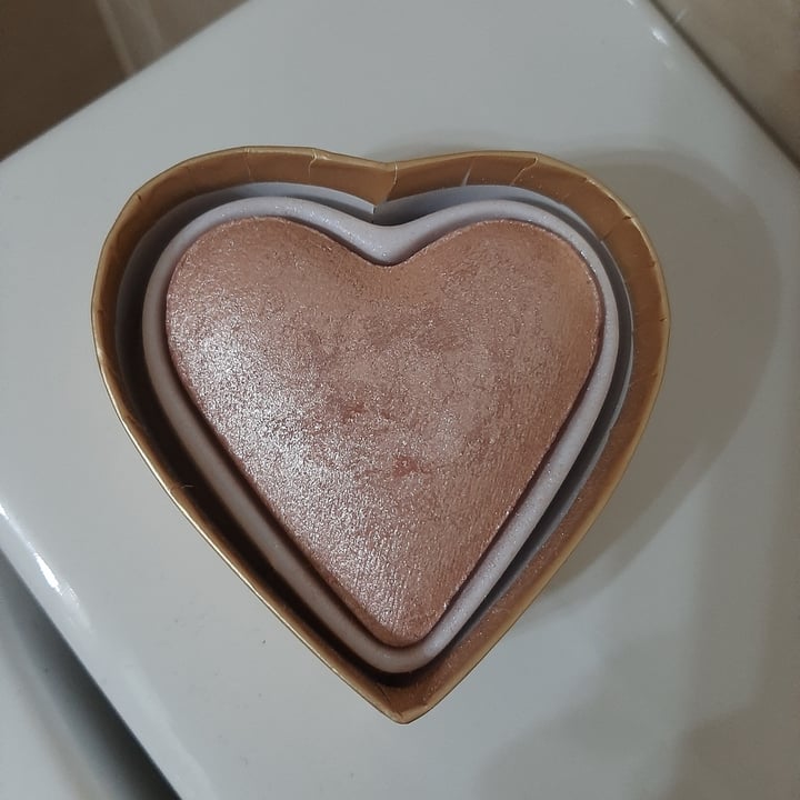 review photo of Goddess of love Triple baked highlighter shared by @grinsoka on 17 Jun 2022 - review