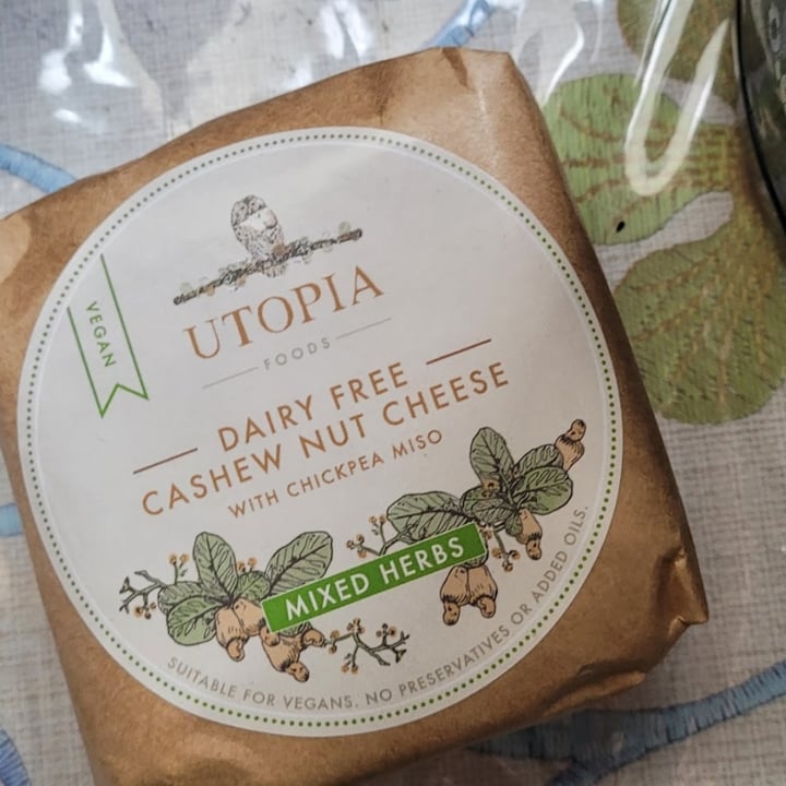 photo of Utopia Foods Mixed Herbs Cashew Nut Cheese shared by @juliianadiniz on  29 Dec 2021 - review