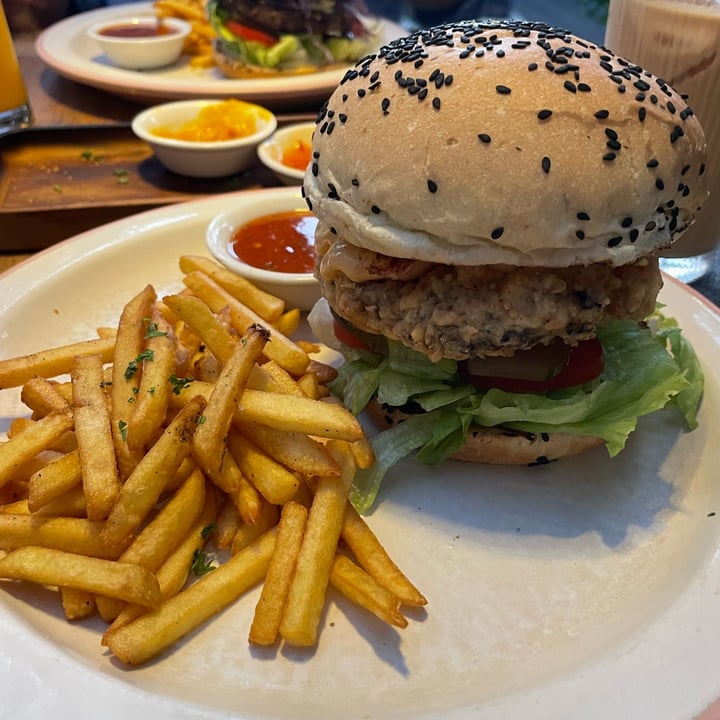 photo of Manggis in Canggu Buttermylk Chicken Burger shared by @gaylenerva on  05 Oct 2022 - review