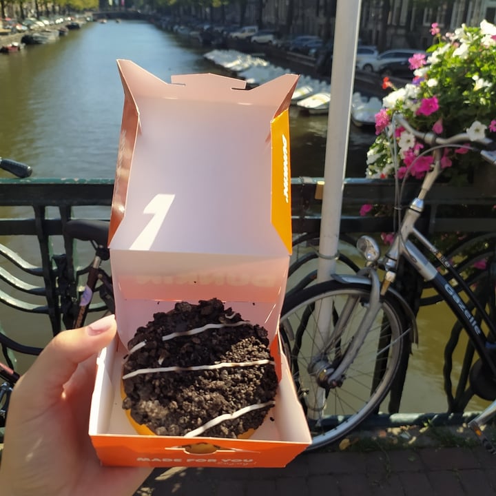 photo of Dunkin’ Donuts Vegan Chocolate Oreo Cream shared by @jessanchez on  04 Sep 2022 - review