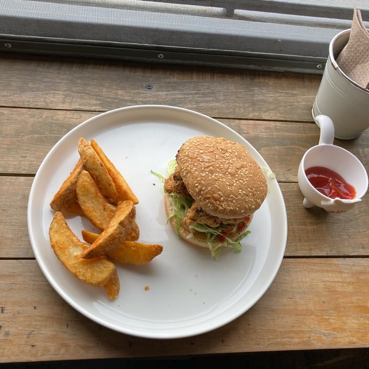 photo of Vegattos Hamburguesa Crispy shared by @eypurrr on  23 Jun 2022 - review