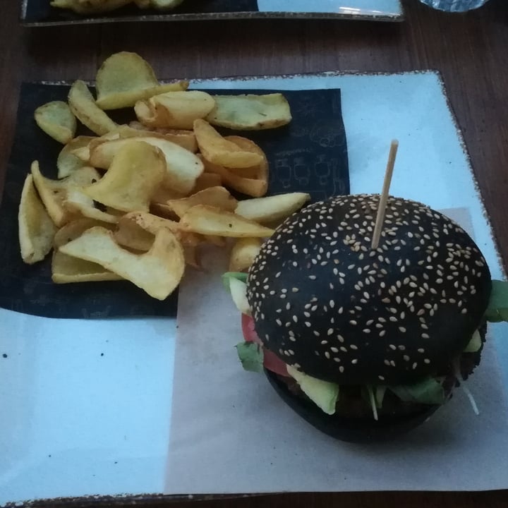 photo of Pappafico Vegetarian Burger Senza Mozzarella + Avocado shared by @e1e on  27 Jun 2022 - review