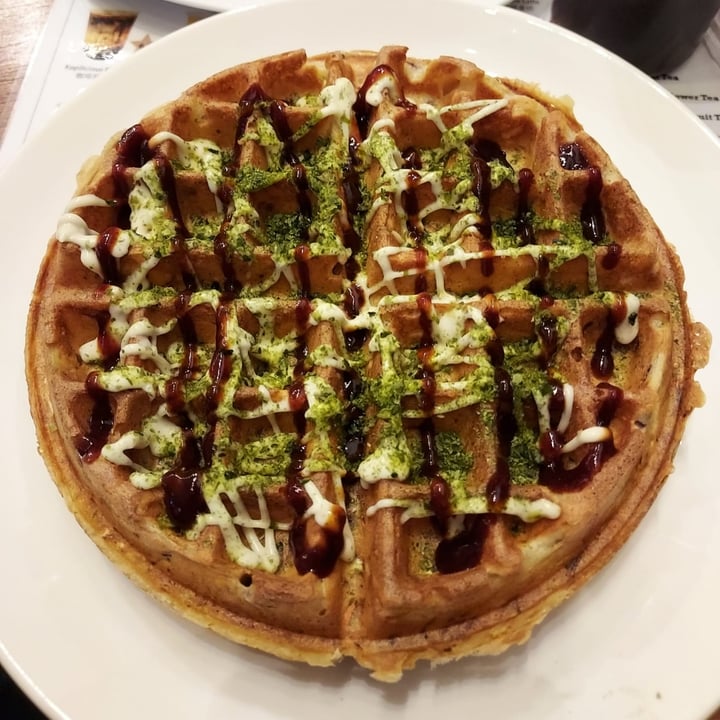 photo of Mong Cha Cha Cafe 梦茶茶 Okonomiyaki Waffles shared by @vindominousrex on  11 Jun 2022 - review