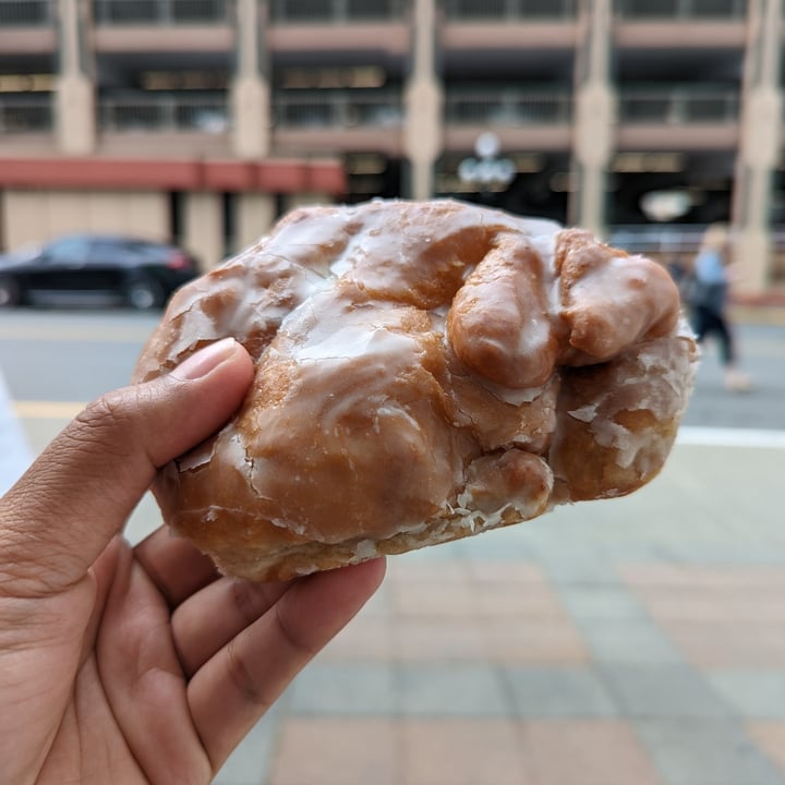 photo of Empire Donuts View Street Vegan apple fritter shared by @raffymabanag on  10 Jul 2022 - review