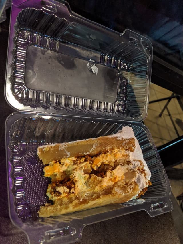 菜肴“Vegan Bavarian Toffee Carmel cake”的照片
