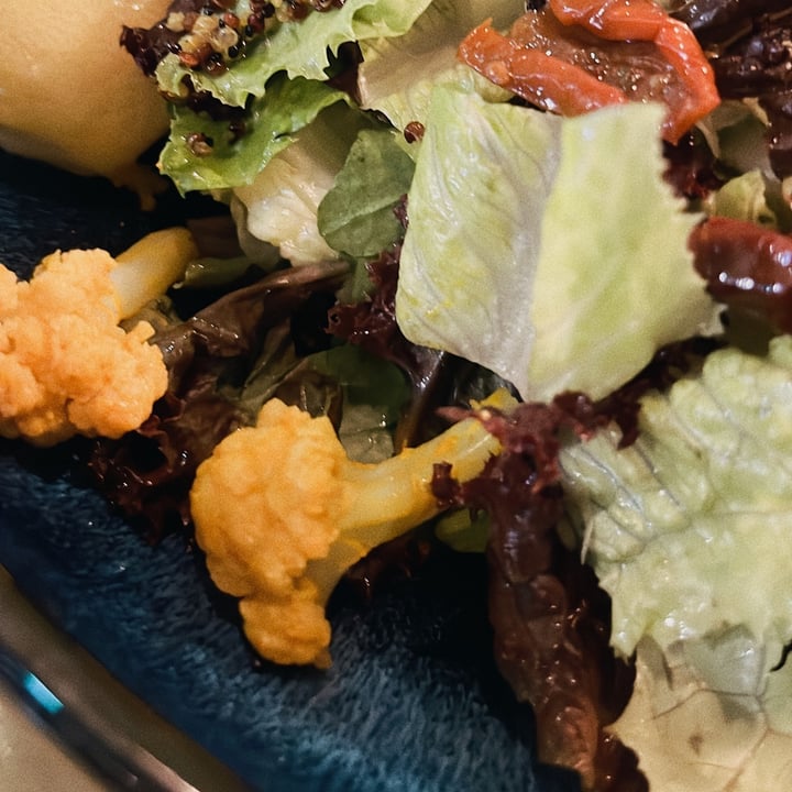 review photo of Toasteria Café Yong Kang 吐司利亞 永康店 Cauliflower Quinoa Salad shared by @dandan on 08 Oct 2022 - review
