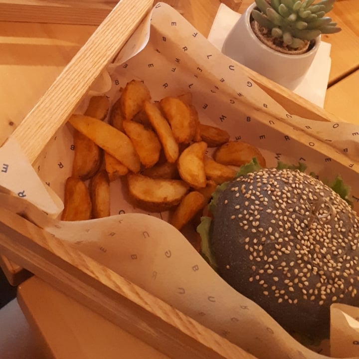 photo of Flower Burger Cheesy Cecio shared by @oliveg on  20 Aug 2020 - review