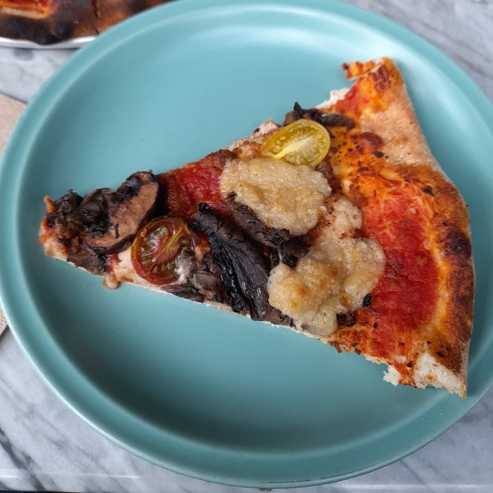 photo of Pizza Futura Pizza De Salchicha Picante shared by @omar0505 on  08 Jun 2021 - review