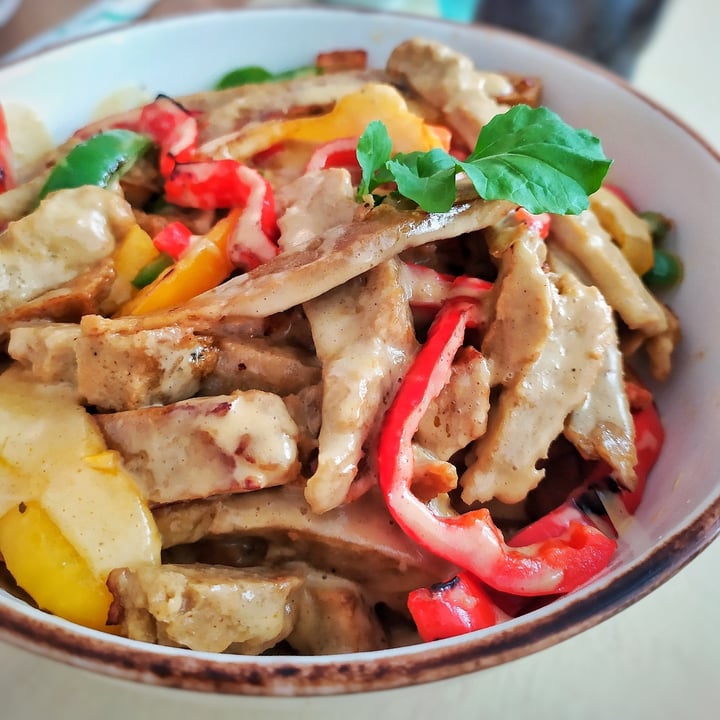 review photo of Suka Suances Seitán Con Patatas, Pimientos Y Salsa De Curry shared by @tarigreenglassy on 22 Sep 2020 - review