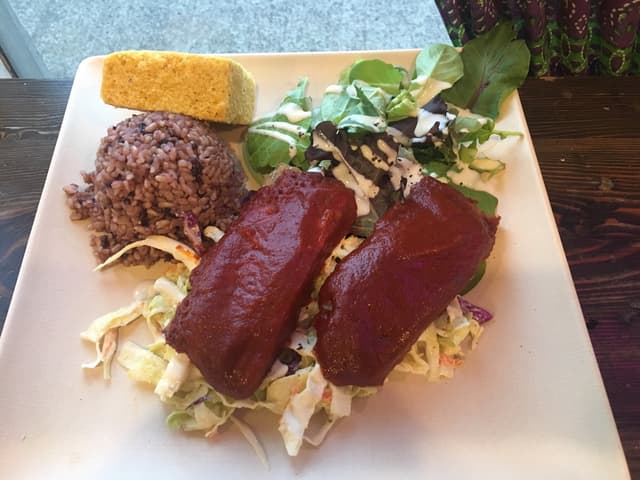 Foto del piatto “BBQ Tempeh Plate”