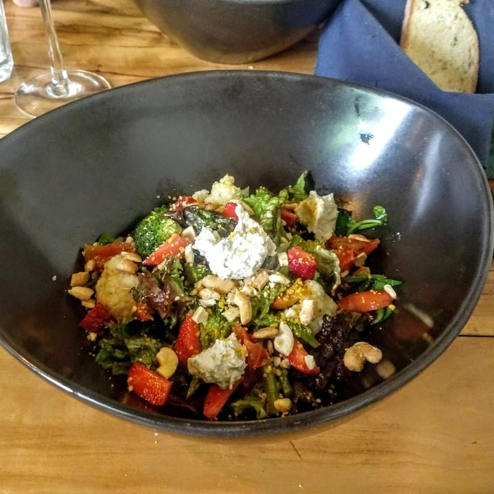 review photo of Hierbabuena Ensalada de Quinoa Roja shared by @ma-ga on 02 Jan 2022 - review