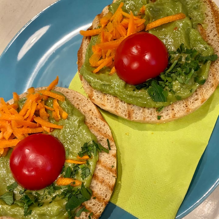photo of Veggiezz Guacamole on toast shared by @connychiwa on  24 Jan 2021 - review