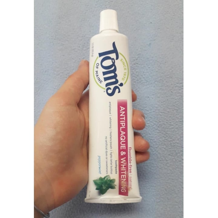 review photo of Tom's of Maine Antiplaque & whitening Toothpaste shared by @chiaravegan on 28 Dec 2021 - review
