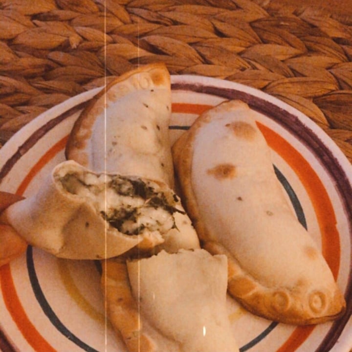 photo of Empanadas de 10 Empanadas de Acelga Y Muzzarella Vegana shared by @juanacruces on  03 Jul 2020 - review