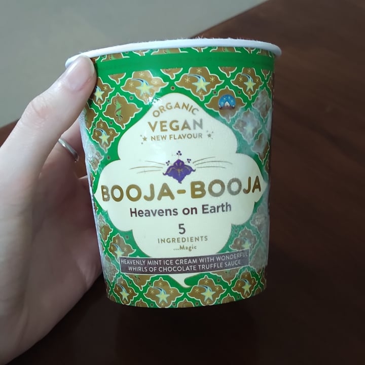 review photo of Booja-Booja Heaven on Earth Mint Chocolate Ice-cream shared by @eneriagebod on 15 Apr 2022 - review
