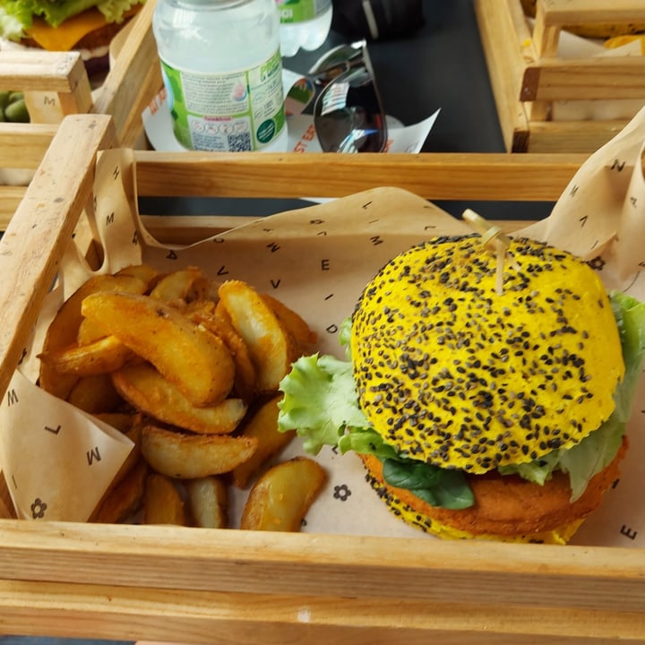 photo of Flower Burger Spicy cecio shared by @nemorosa on  27 Aug 2022 - review