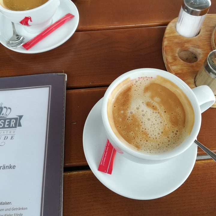 photo of Das Kaiser Milchkaffee mit Hafermilch shared by @monstera on  05 Aug 2022 - review