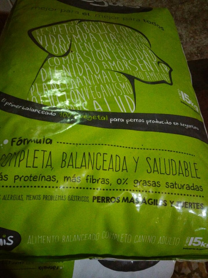 photo of Veguis Balanceado Completo Canino Adulto 15kgs shared by @tony on  21 Dec 2019 - review