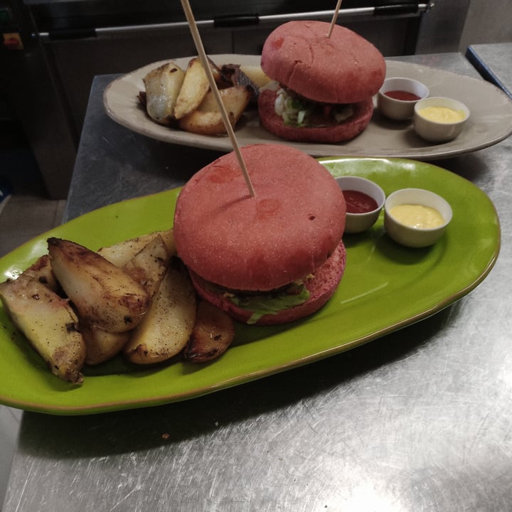 review photo of Buddy Italian Restaurant Cafè Beyond meat burger shared by @ziuandreu on 16 Apr 2022 - review