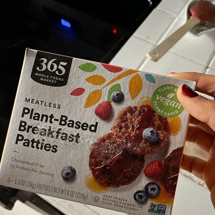 photo of 365 Whole Foods Market Plant Based Breakfast Patties shared by @ellesegarcia on  06 Jun 2022 - review