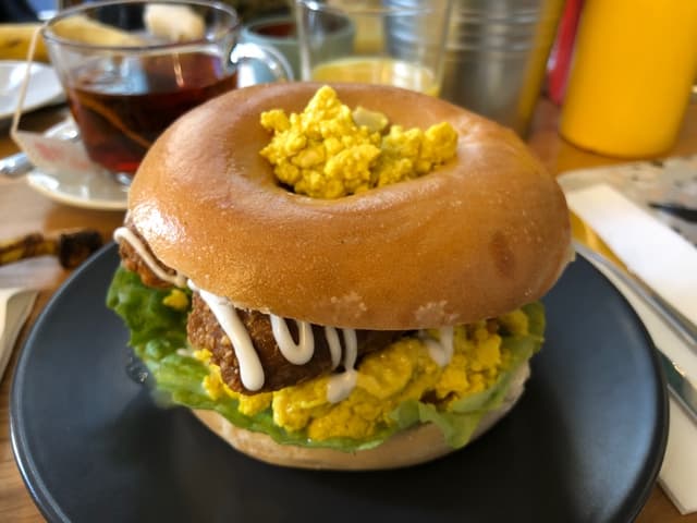 Photo of the dish “Bagel with scrambled tofu and vegan sausage”