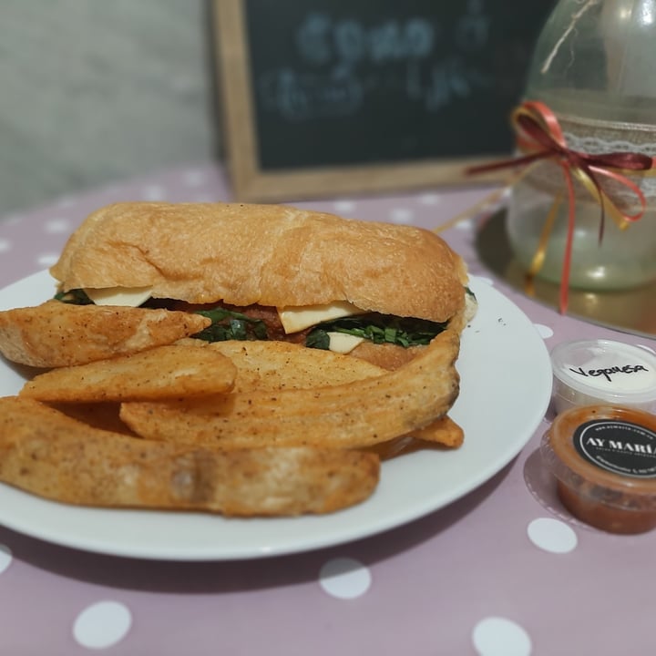photo of El Verdugo Sandwich Napoli shared by @camiessi on  20 Jun 2020 - review