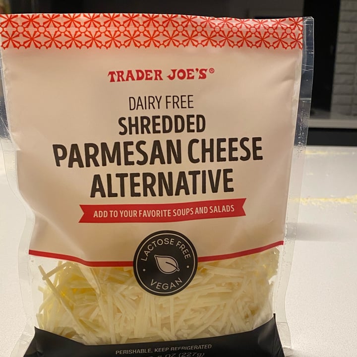 photo of Trader Joe's Dairy-free shredded parmesan cheese alternative shared by @veganforthepigs on  25 Jun 2022 - review