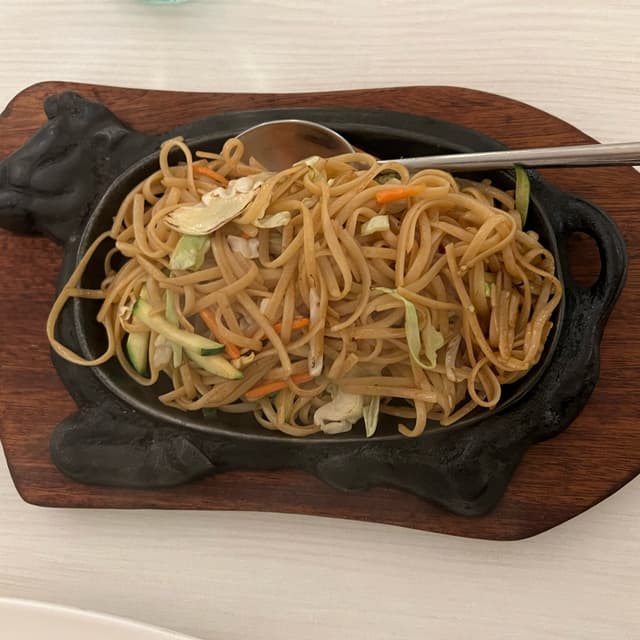 「Tagliatelle con Verdure alla Piastra」の料理の写真